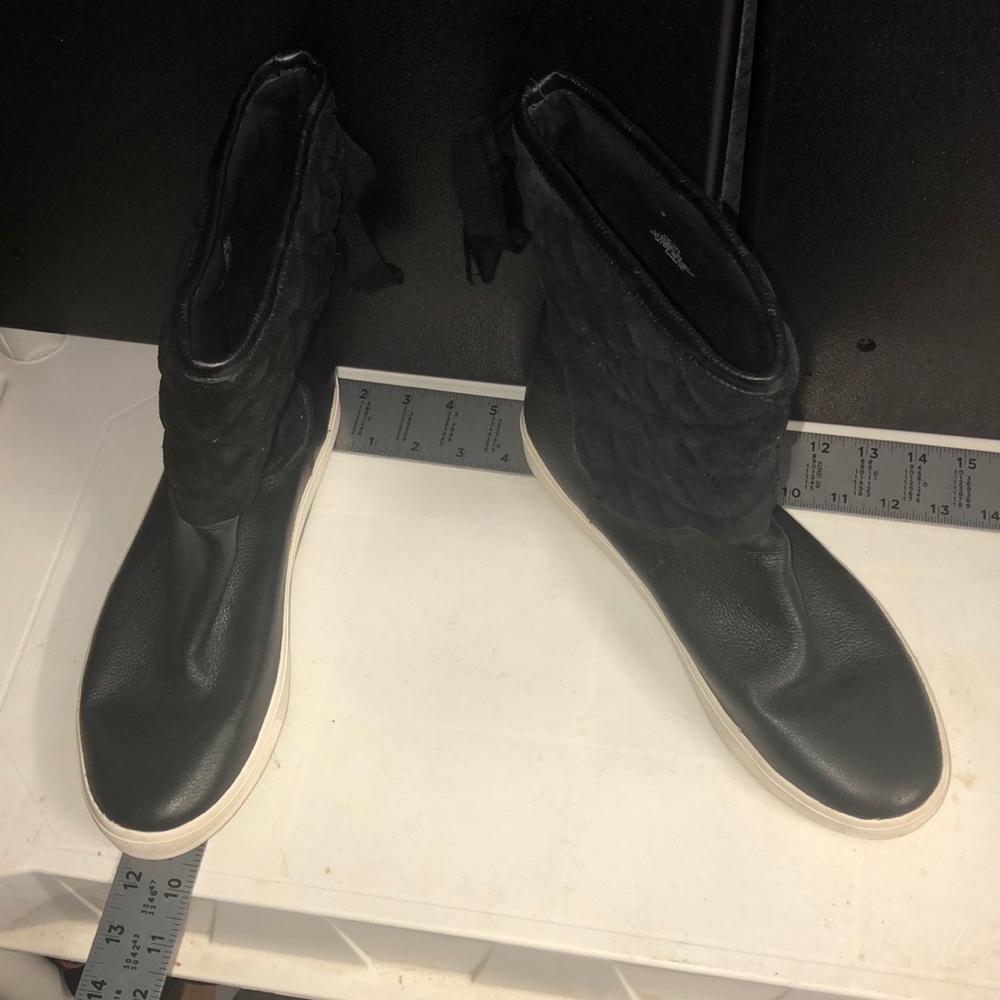 Size 12 Black Isaac Mizrahi Live cloth boots